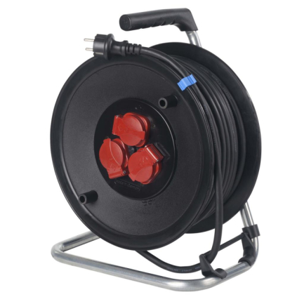 ROLETA KABELSKA 3 vtičnice z zaščitnimi pokrovčki, IP44.