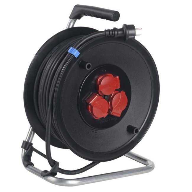 ROLETA KABELSKA 3 vtičnice z zaščitnimi pokrovčki, IP44.