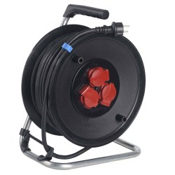 ROLETA KABELSKA 3 vtičnice z zaščitnimi pokrovčki, IP44.